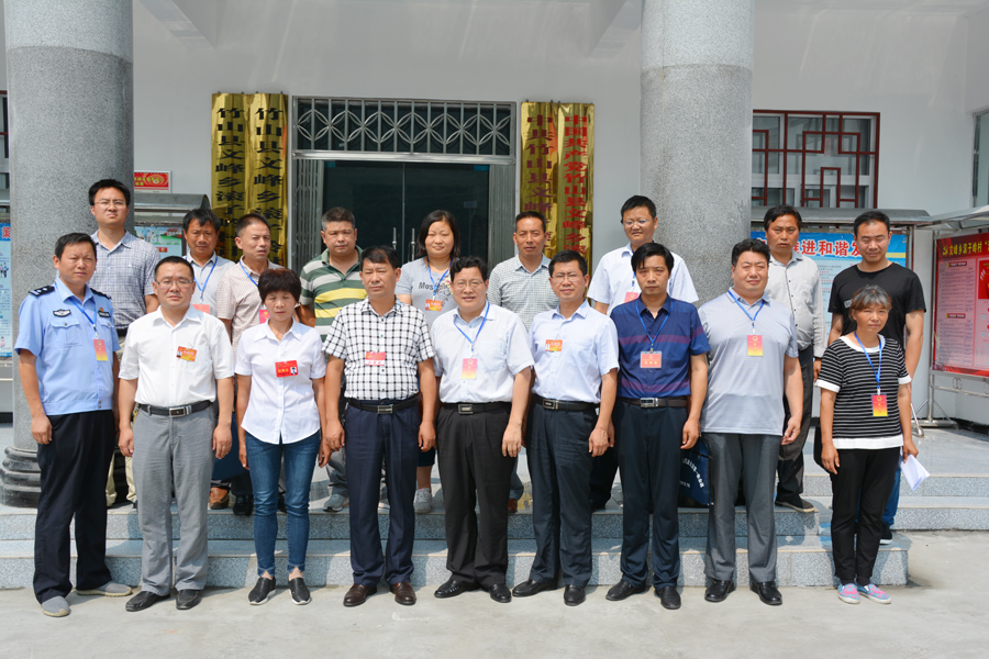 省人大代表索明全指导文峰乡“聚力脱贫攻坚·五级代表在行动”活动4.jpg